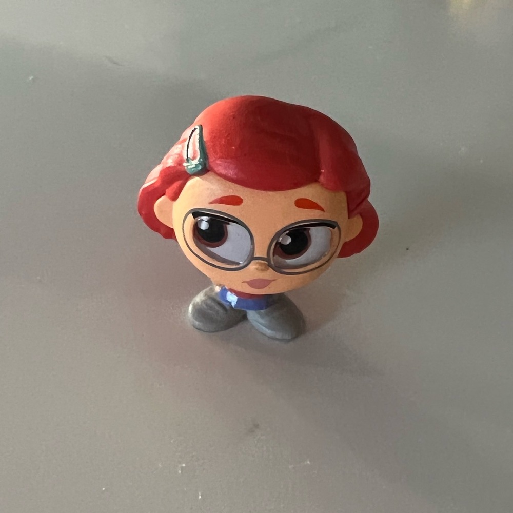 Disney Doorables series 8 turning red